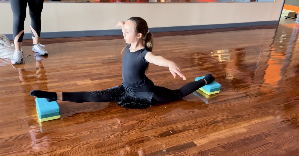 Girls flexibility training classes